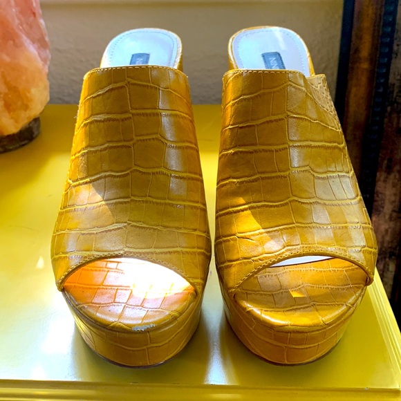 Nine West Ravyn3 Yellow platform. Size: 7.5 - Picture 2 of 6